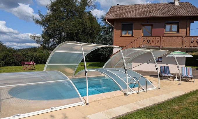 Le Val-d'Ajol Cabaña | Acogedor chalet con piscina privada en Val-d'Ajol, 3 habitaciones