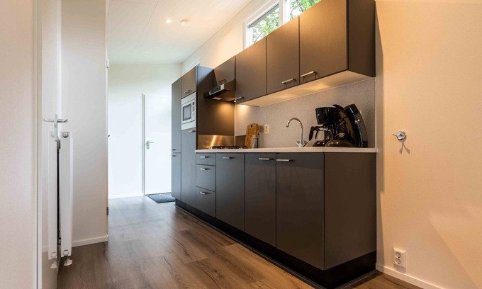 Aalst Chalet De Esquí | Cozy chalet with microwave in a wetland area