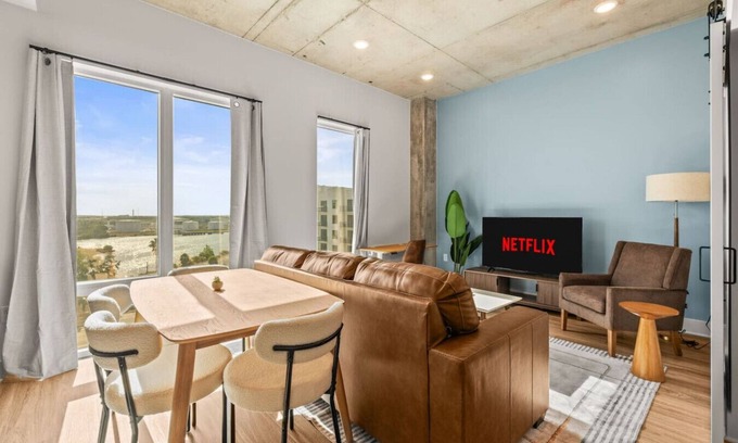 Channel District Apartamento | Cozy Channelside 1BR | Near DT | Free Pool & Gym
