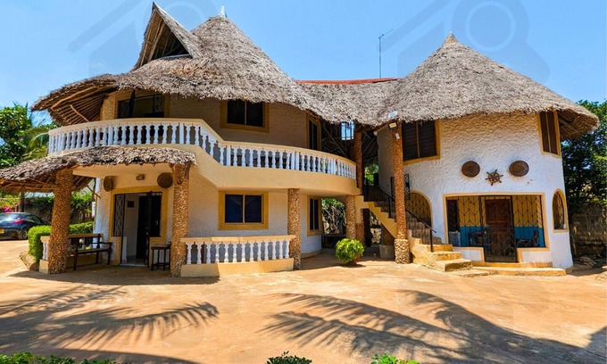 Diani Beach Apartamento | cozy charming Studio 20 minutes from Diani Beach with WiFi, Fan & Shared Pool