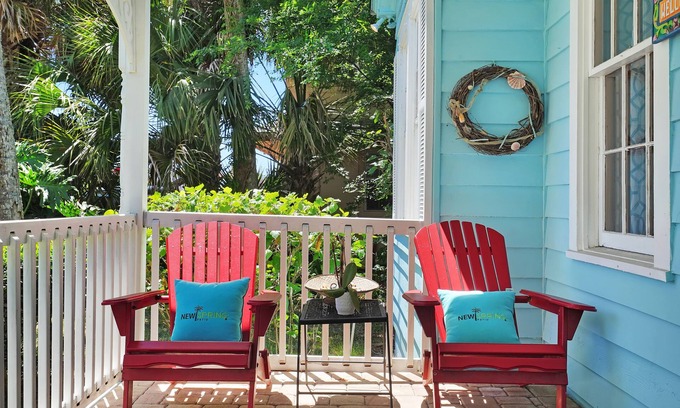 Jacksonville Beach Cabaña | ¡Casita acogedora! A pie de playa / restaurantes / tiendas. Alquiler de deportes acuáticos. Wi-Fi gratis