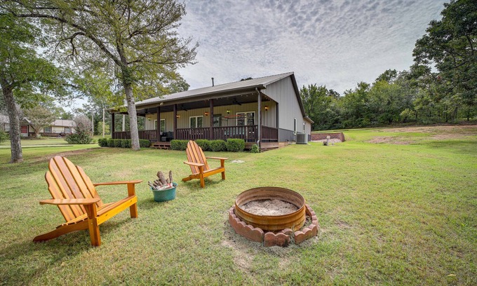 Checotah Casa | Cozy Checotah Retreat w/ Deck Near Eufaula Lake