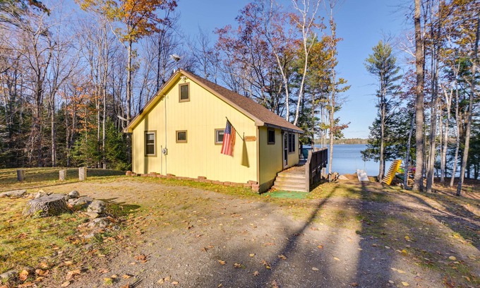 Eddington Cabina | Cozy Chemo Pond Cabin w/ Dock & Waterfront Views