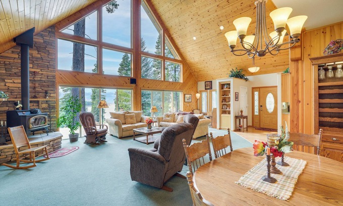 Lake Almanor West Casa | Cozy Chester Home w/ Patio & Lake Access!
