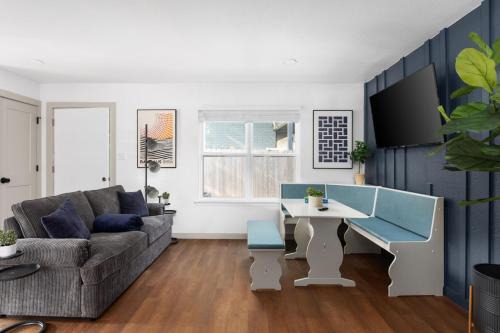 South Lamar Apartamento | Cozy-Chic 2BR Patio Ideal for Groups