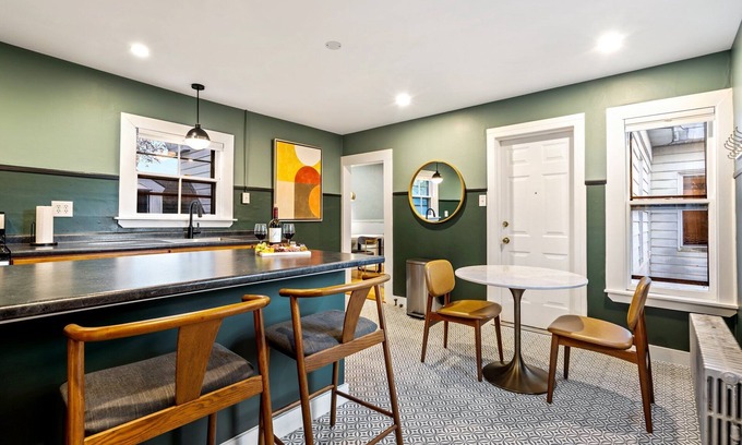 Deering Center Apartamento | Cozy & Chic Apartment 2BR 1.5BA