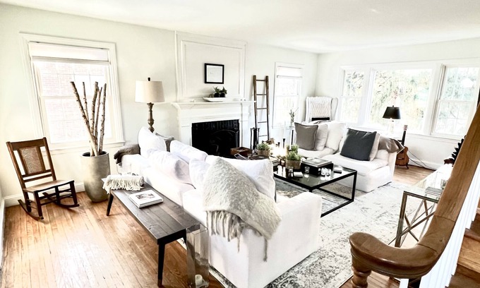 Lancaster Casa | Cozy, chic, clean artist's home near downtown Lancaster, outlets, Amish country.