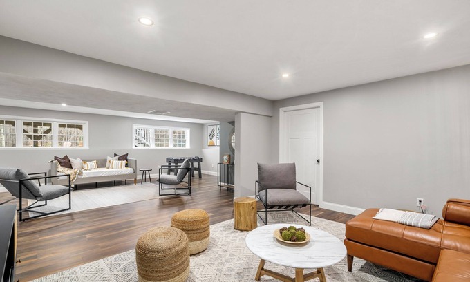 Sturbridge Apartamento | Cozy Chic Countryside Haven - Sleeps 4 , Firepit