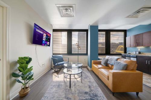 Downtown Pittsburgh Apartamento | Cozy Chic DOWNTOWN PITTSBURGH 7TH FLOOR VIEWS FAST WIFI 24-7 Gym Lounge Roku