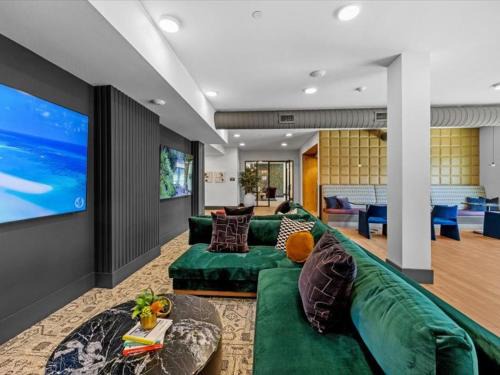 Scofield Farms Apartamento | Cozy Cityscape w Pool, BBQ, Lounge, Gym & Parking