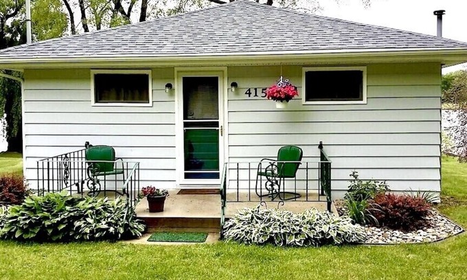 Angola Cabaña | Cozy Classic Cottage Right on The Water + Private Dock
