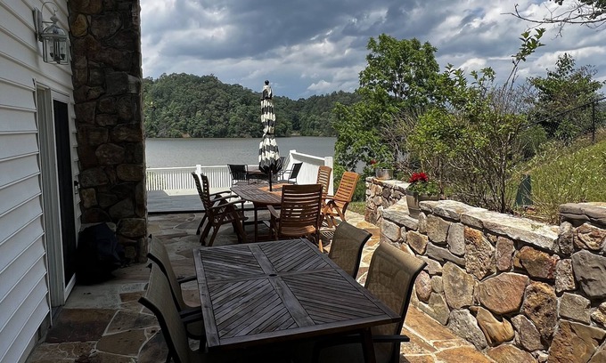Hiwassee Casa | Cozy Claytor Lakefront Retreat with 2 houses for Large families/Reunions