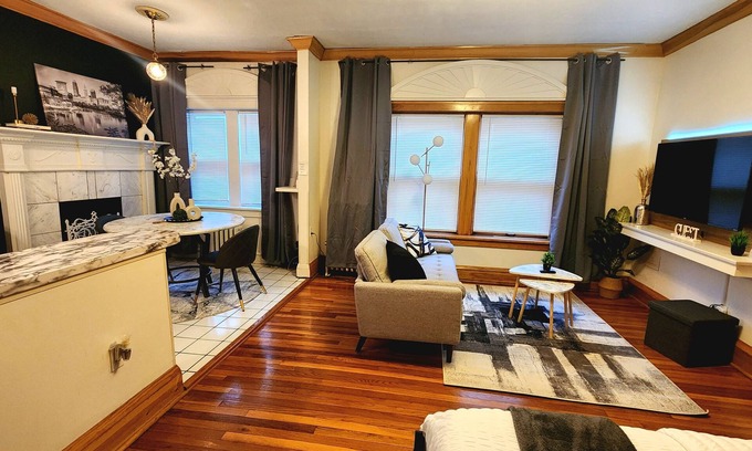 Cleveland Apartamento | Cozy CLE East- MINUTES from Clinic, UH, Case, Downtown, Edgewater