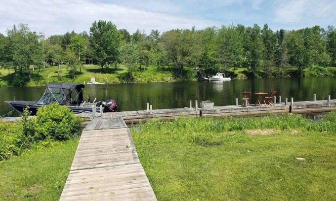 Northeast Somerset Casa | Cozy, clean 2-bedroom cabin on Moose River