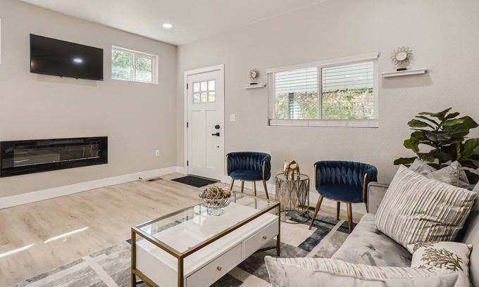 Kipling Casa | Cozy & Clean House Next to Beautiful Creek & Trail