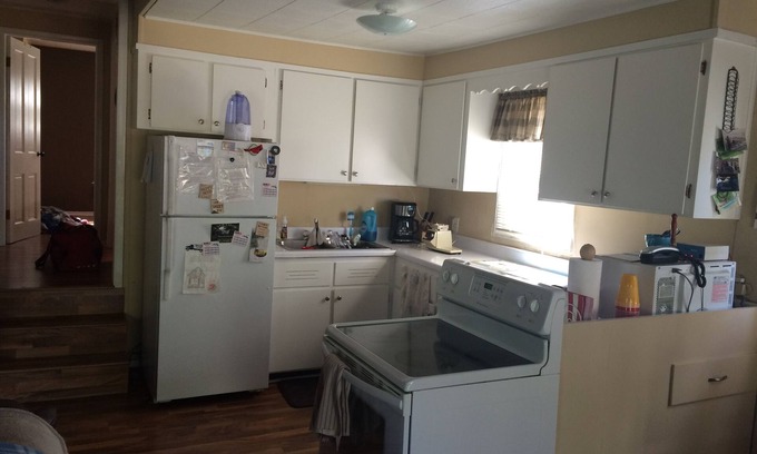 Pickerel Cabaña | Cozy, Clean, Secluded Lake Cottage