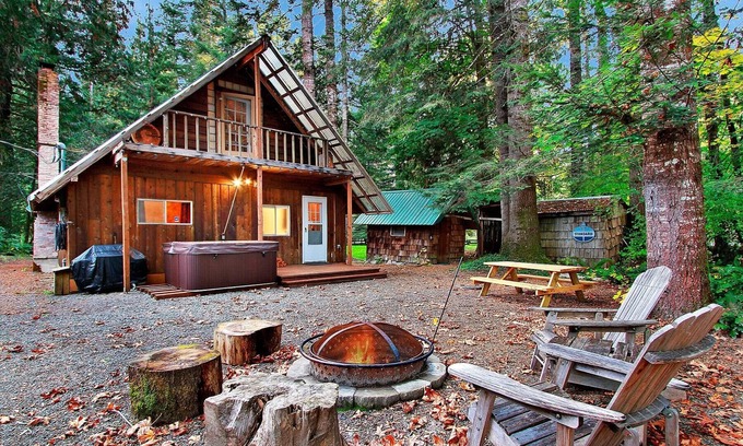 Packwood Casa | Encantadora cabaña actualizada con wifi, jacuzzi, cerca del río, bosque y montañas