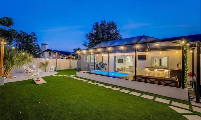 Clearwater Casa | Cozy Clearwater Getaway: Beach, Spa, and Luxury
