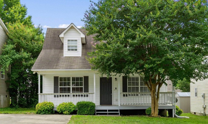 Cleveland Casa | Cozy Cleveland Vacation Rental w/ Deck, Grill!