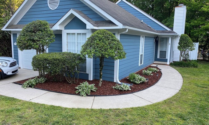 Greensboro Cabaña | Cozy, Close-to-Everything Cottage: Long-Stay & Laptop Ready
