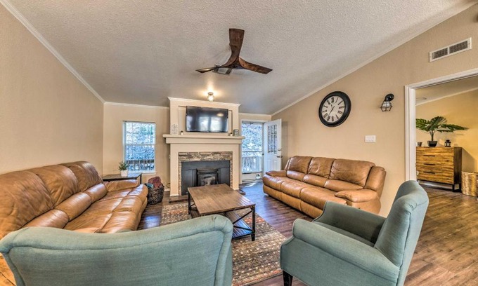 Cloudcroft Casa | Cozy Cloudcroft Cabin with Deck and Gas Grill!