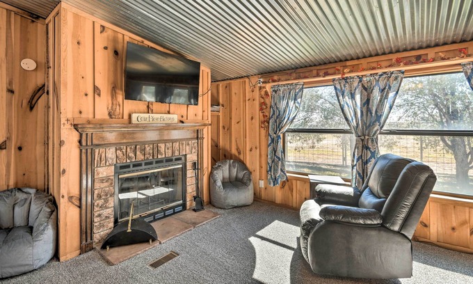 Ranchvale Casa | Cozy Clovis Getaway w/ Patio: 6 Mi to Town!