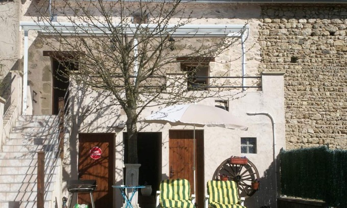 Saint-Germain-de-Salles Cabaña | Gîte indépendant avec jardin privatif, proche de la Sioule, climatisé, Wifi, idéal pour 4 pers.