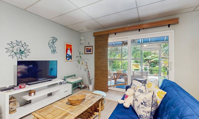 Pensacola Condominio | Cozy coastal condo with shared pool, close to the beach and shopping