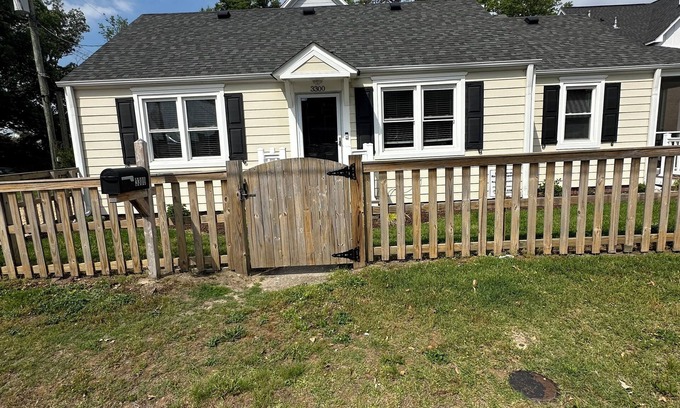 Northeast Virginia Beach Casa | Cozy Coastal Cottage located two blocks from the beach.