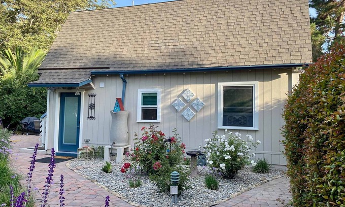 Goleta Apartamento | Cozy Coastal Cottage, Countryside