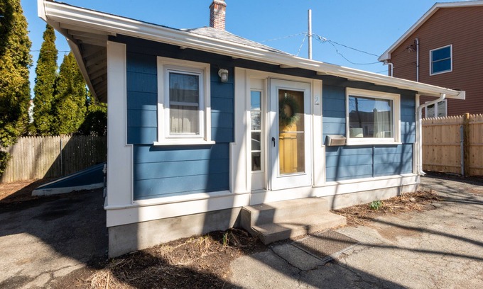 Beverly Cabaña | Cozy Coastal Cottage! The Perfect Getaway!