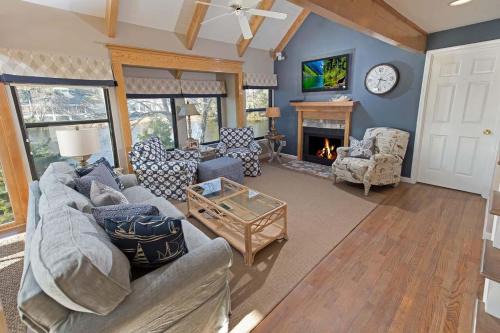 Litchfield by the Sea Casa | Cozy Coastal Escape 3BR 3BA Lakefront Tranquility