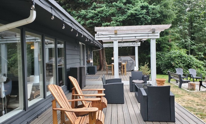 Madeira Park Cabaña | Cozy Coastal Getawaty