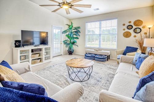Sunset Beach Apartamento | Cozy Coastal Golf & Beach Retreat