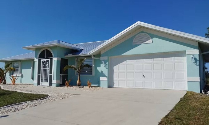 South Gulf Cove Casa | Cozy coastal themed Vacation Home!
