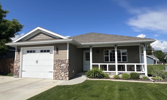 Cody Casa | Cozy Cody cul-de-sac home! Sleeps 6.