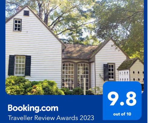 Hayes Casa | Cozy Colonial 1740 Cottage