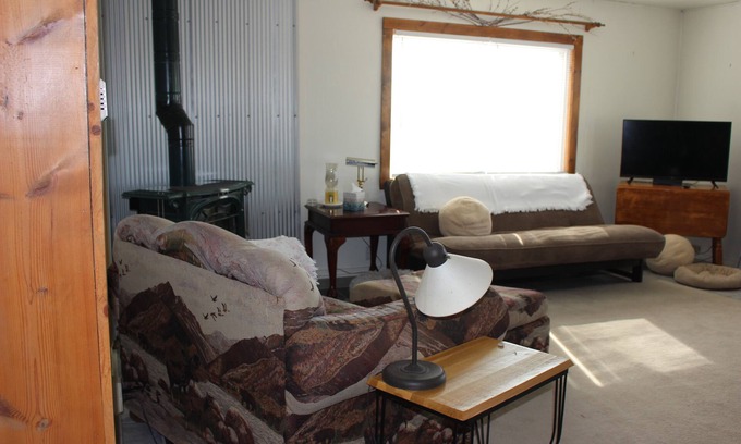 White Sulphur Springs Casa | Cozy & comfortable little 2-bedroom home in White Sulphur Springs. n