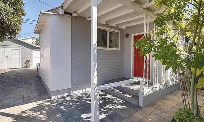 Atwater Village Apartamento | Cozy, comfortable home Away