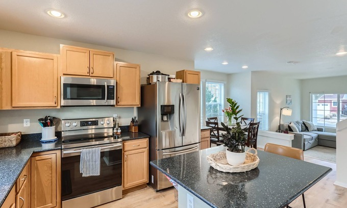 The Meadows Casa | Cozy Comfy 3 Bedroom Stay! Family sized home