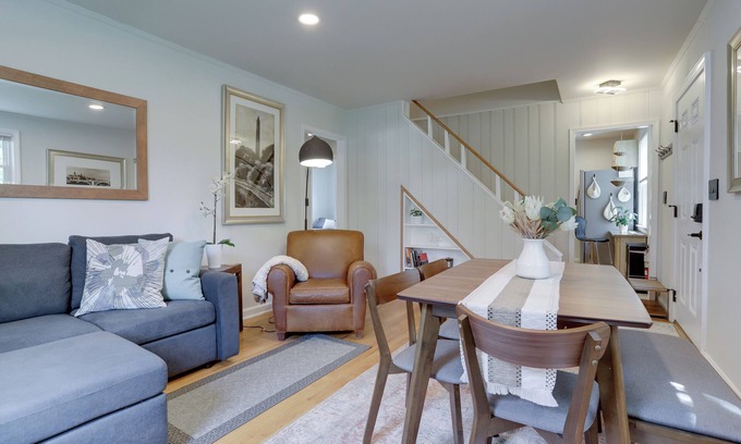West Riverdale Casa | Cozy & Comfy Bright 3BR Home in the heart of Riverdale Park