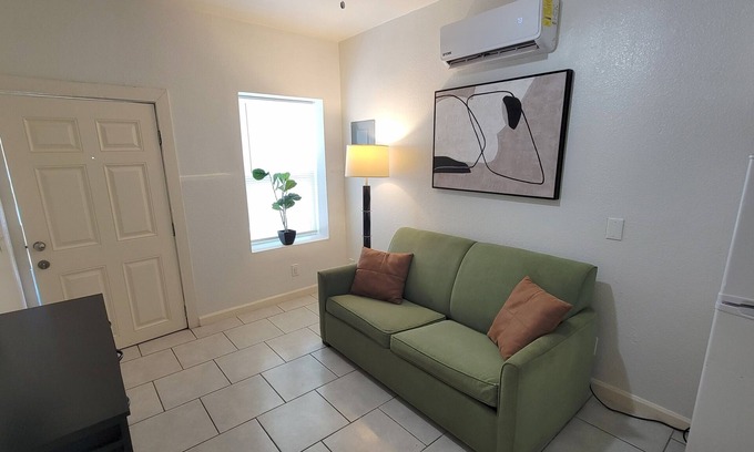 Segundo Barrio Apartamento | Cozy & Comfy Down Town El Paso