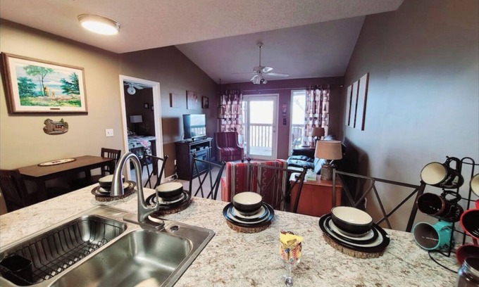 Notch Estates Condominio | Cozy condo, 2 mi to SDCity, 2 pools, fishing lake