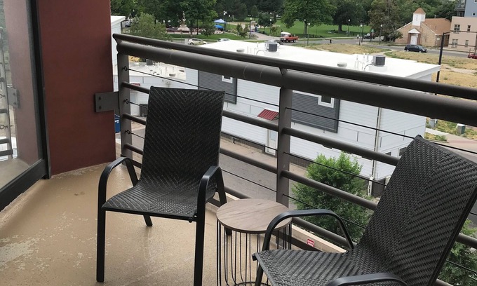 Five Points Condominio | Cozy condo close to hospitals, walking distance to many restaurants.