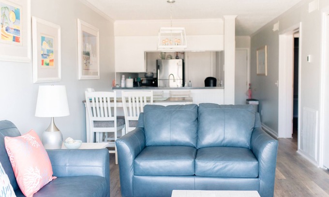 Morehead City Condominio | Cozy Condo for your family, indoor pool&Putt Putt.