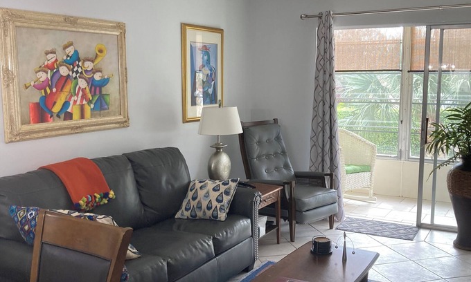 Lauderhill Condominio | Cozy Condo in 55+ Community for seasonal rental