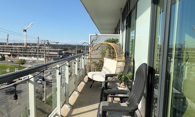 Central Erin Mills Condominio | Cozy Condo in Mississauga (Erin Mills)