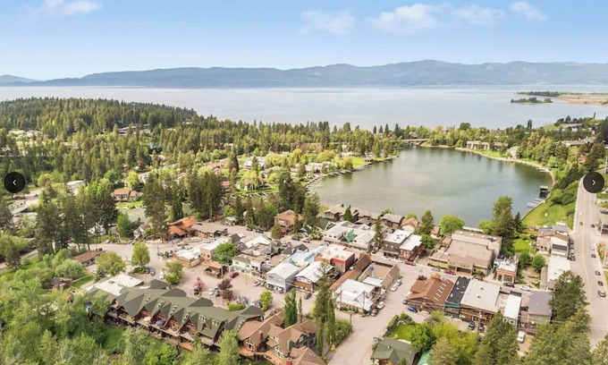 Bigfork Condominio | Cozy Condo in the Heart of Downtown BigFork