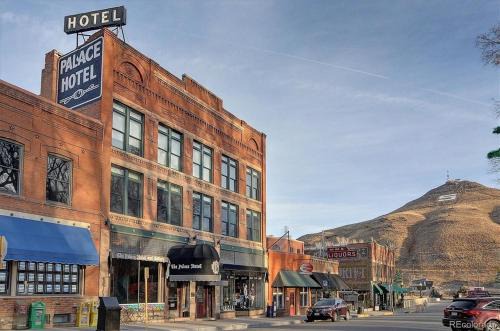 Salida Casa | Cozy Condo In The Historic Palace Hotel, Downtown