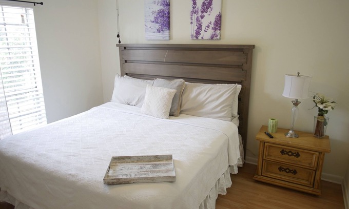 Atlanta Condominio | Cozy Condo near Buckhead and Mercedes Benz Stadium w/ Free Parking